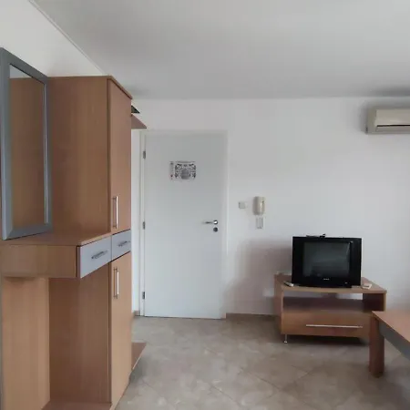Appartement уютен с паркинг и басейн Sunny Beach